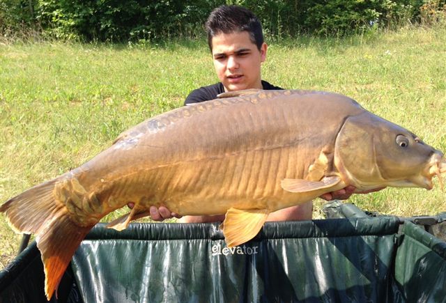 Romain  la YELLOW Fruit en plan d'eau !