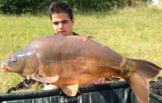 Romain  la YELLOW Fruit en plan d'eau !