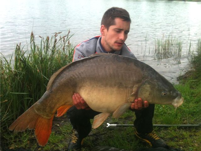 Mickal dans l'Ain aux SiLURiS ONE Boilies !