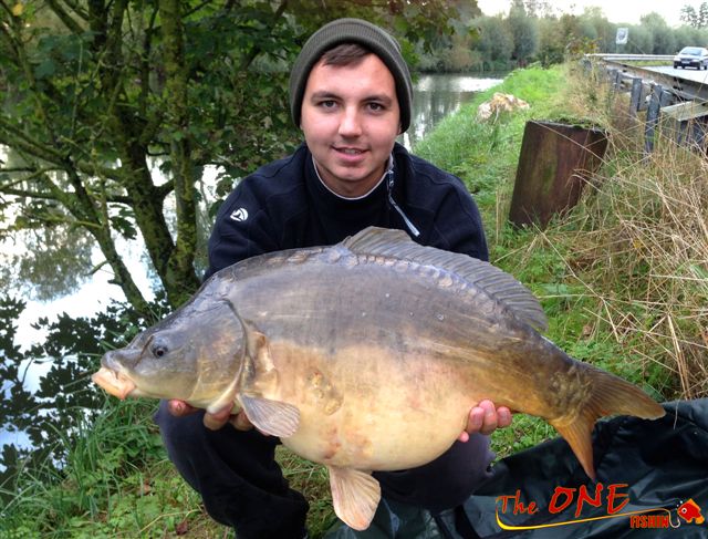 Julien sur un canal d'eau du Pas de calais  la WHITE M&C !