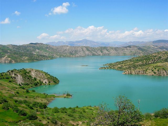 Dcouverte d'un grand lac vierge cach dans les montagnes...