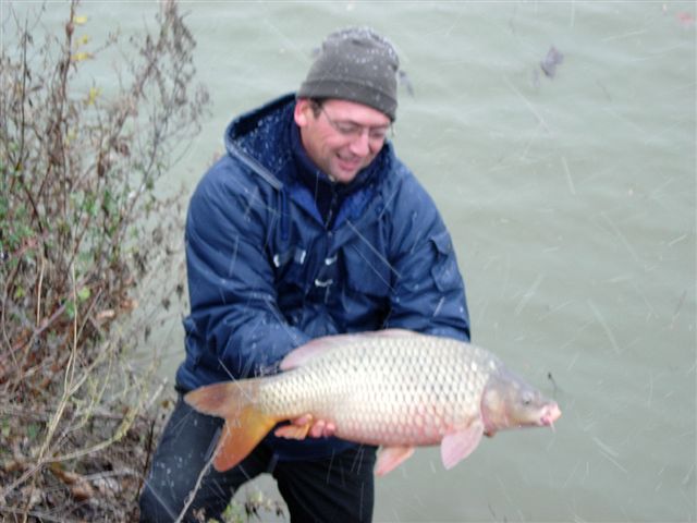 Prendre des carpes sous la neige, un moment toujours spécial !