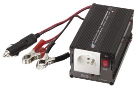 un convertisseur 12v/230v pour tout recharger au bord de l'eau...